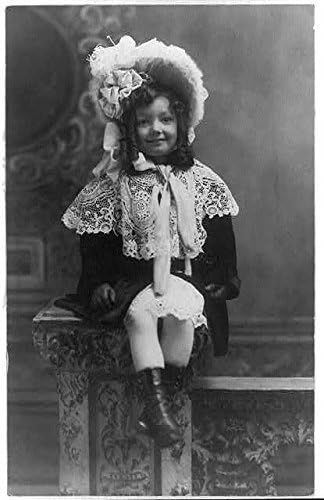 Фотографија на историски производи: Маргарет Паркер, Вашингтон, Д.Ц, 1910 година, лента со кадифе, кадифено палто