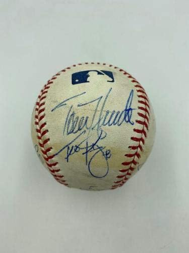 Мајк Пастрмка Дебитантска сезона 2011 година тимот на Ла Ангелс потпиша игра користена MLB Baseball JSA - MLB игра користеше бејзбол